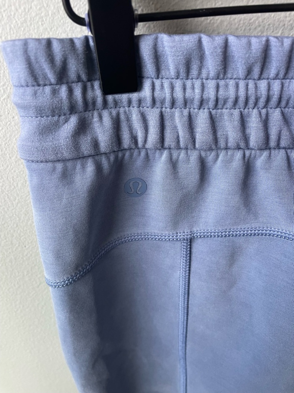 Lululemon Softstreme high-rise 4-inch shorts in the color Oasis Blue - Picture 5 of 8